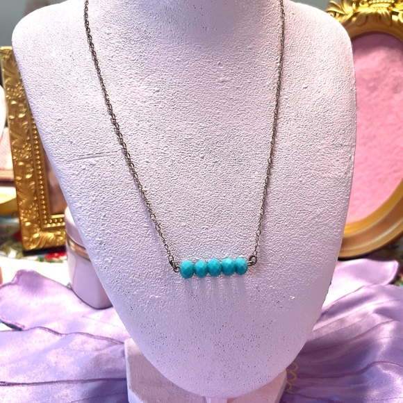 Jewelry - Silver tone teal bead necklace